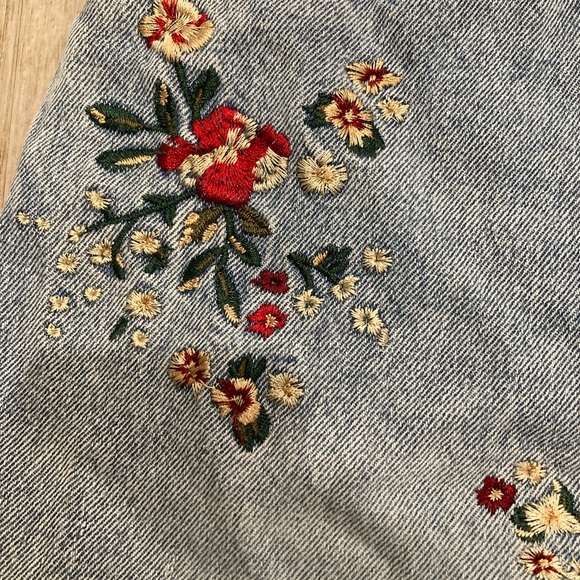 Blue Spice Women's Floral Embroidered Jean Shorts - Picture 5 of 7